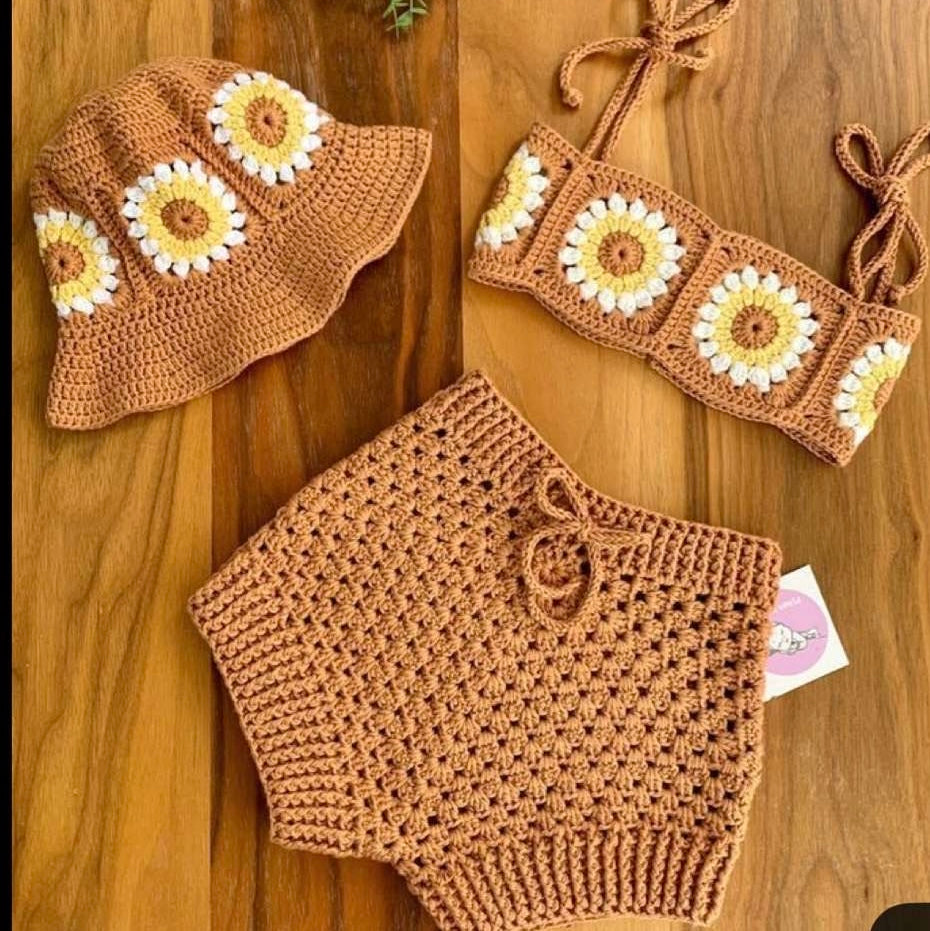 Ensemble Bébé Fille – Confort et Style – 100% Coton – Fait Main – €32