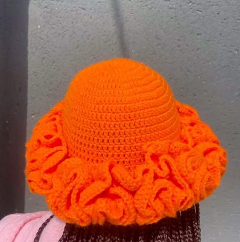 Bonnet Froufrous 2 Couleurs – Artisanat Guinéenne – 100% Coton – Style Unique – Confort Optimal – €24,99