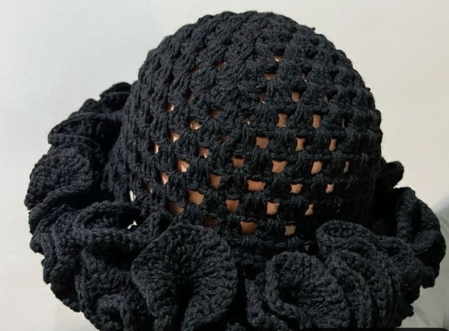 Bonnet Froufrous 2 Couleurs – Artisanat Guinéenne – 100% Coton – Style Unique – Confort Optimal – €24,99