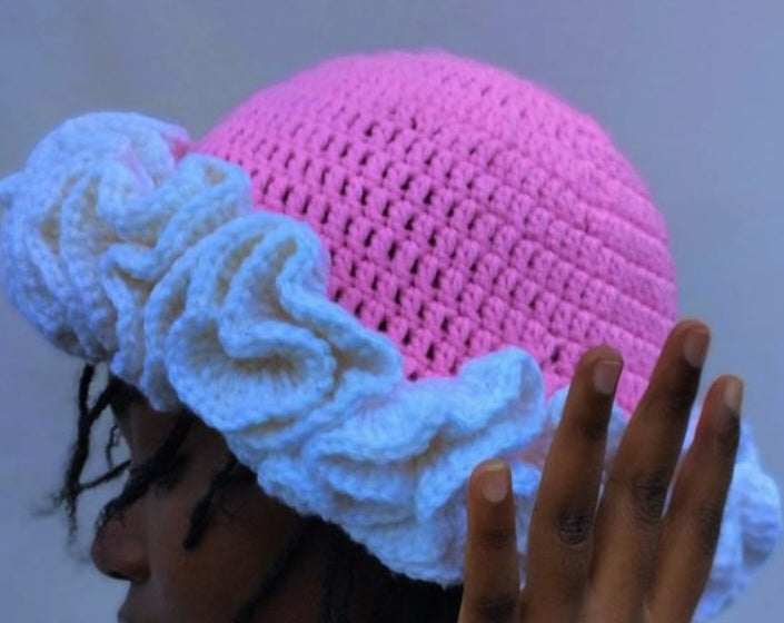 Bonnet Froufrous 2 Couleurs – Artisanat Guinéenne – 100% Coton – Style Unique – Confort Optimal – €24,99